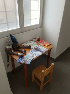 zázemí pro malé děti u návštěvních místností